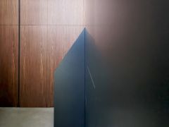 Arredo mobili artigianali casa abitazione privata a Malta di Manufactory Design