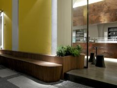 Mobilier artisanal pour pizzeria commerciale Pescara par Manufactory Design